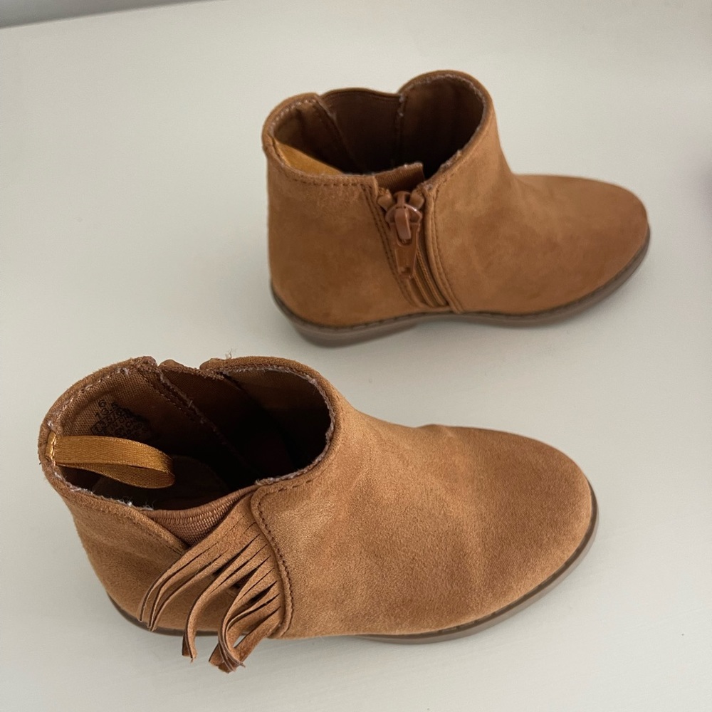 Old navy toddler size 6 booties